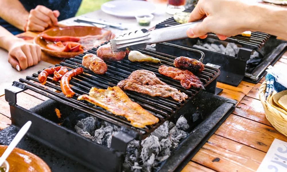 BBQを楽しむ様子